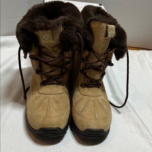 Columbia Tan and Brown Fur-Lined Boots